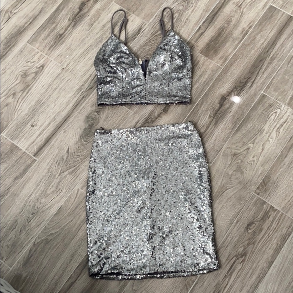 LuLu’s - Beautiful sequenced party 2 piece outfit